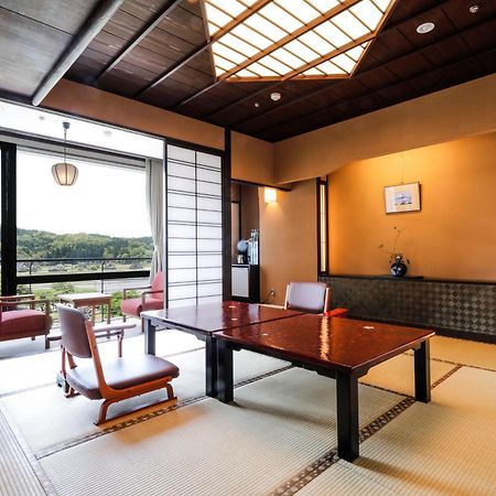 מלון Yamashiro Onsen Miyabi No Yado Kaga Hyakumangoku מראה חיצוני תמונה