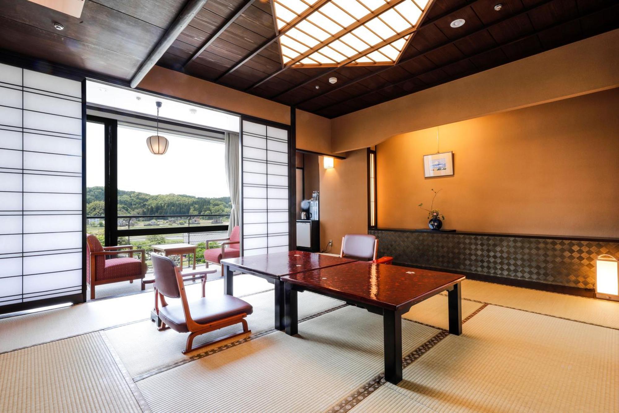 מלון Yamashiro Onsen Miyabi No Yado Kaga Hyakumangoku מראה חיצוני תמונה