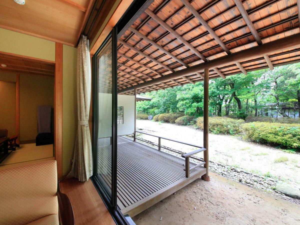 מלון Yamashiro Onsen Miyabi No Yado Kaga Hyakumangoku מראה חיצוני תמונה
