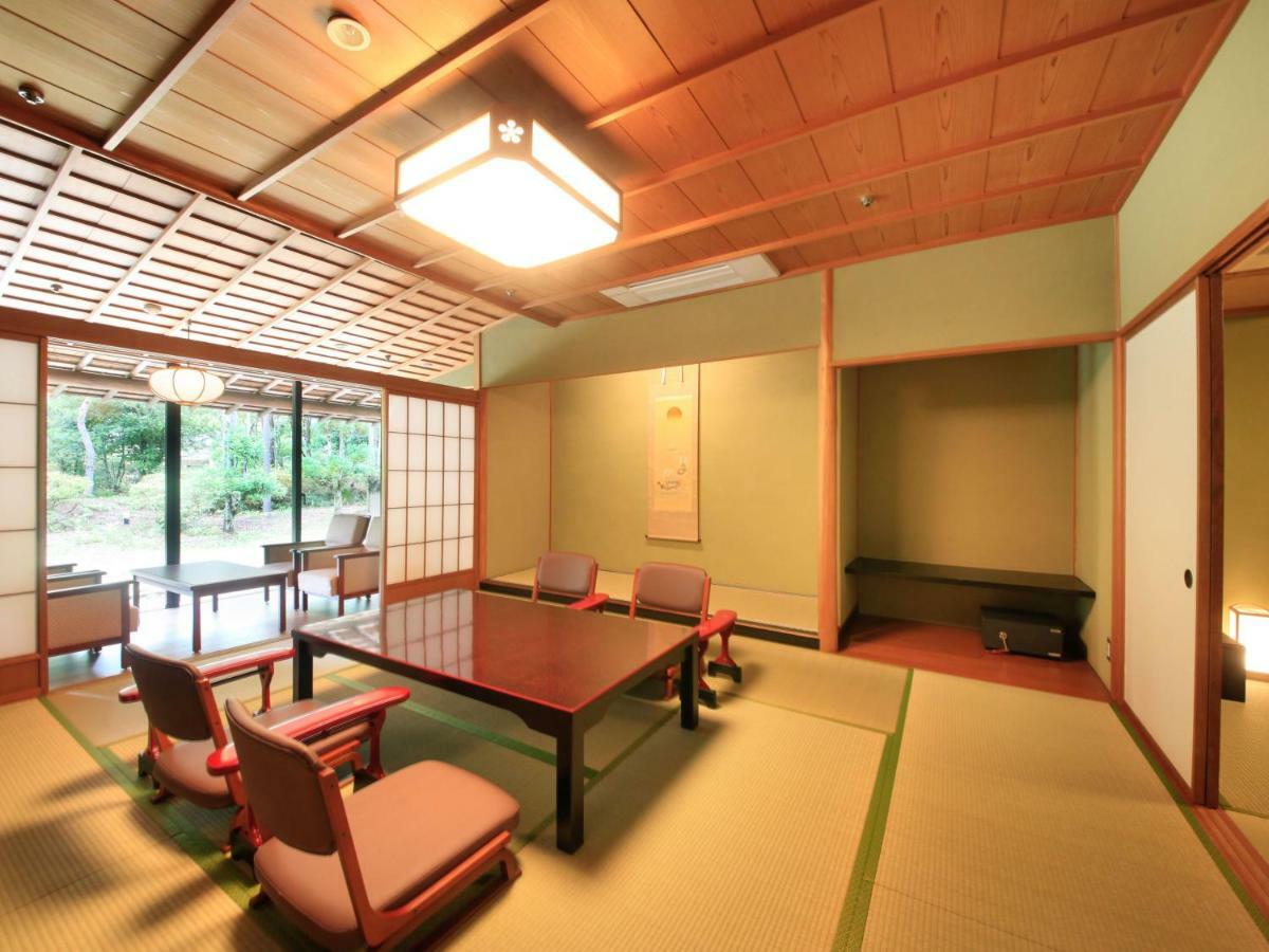 מלון Yamashiro Onsen Miyabi No Yado Kaga Hyakumangoku מראה חיצוני תמונה