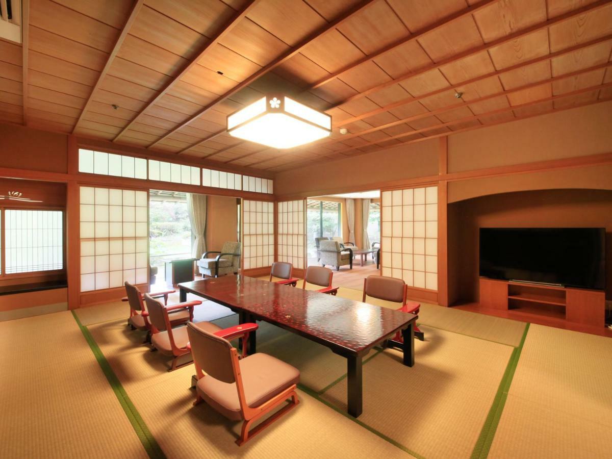 מלון Yamashiro Onsen Miyabi No Yado Kaga Hyakumangoku מראה חיצוני תמונה