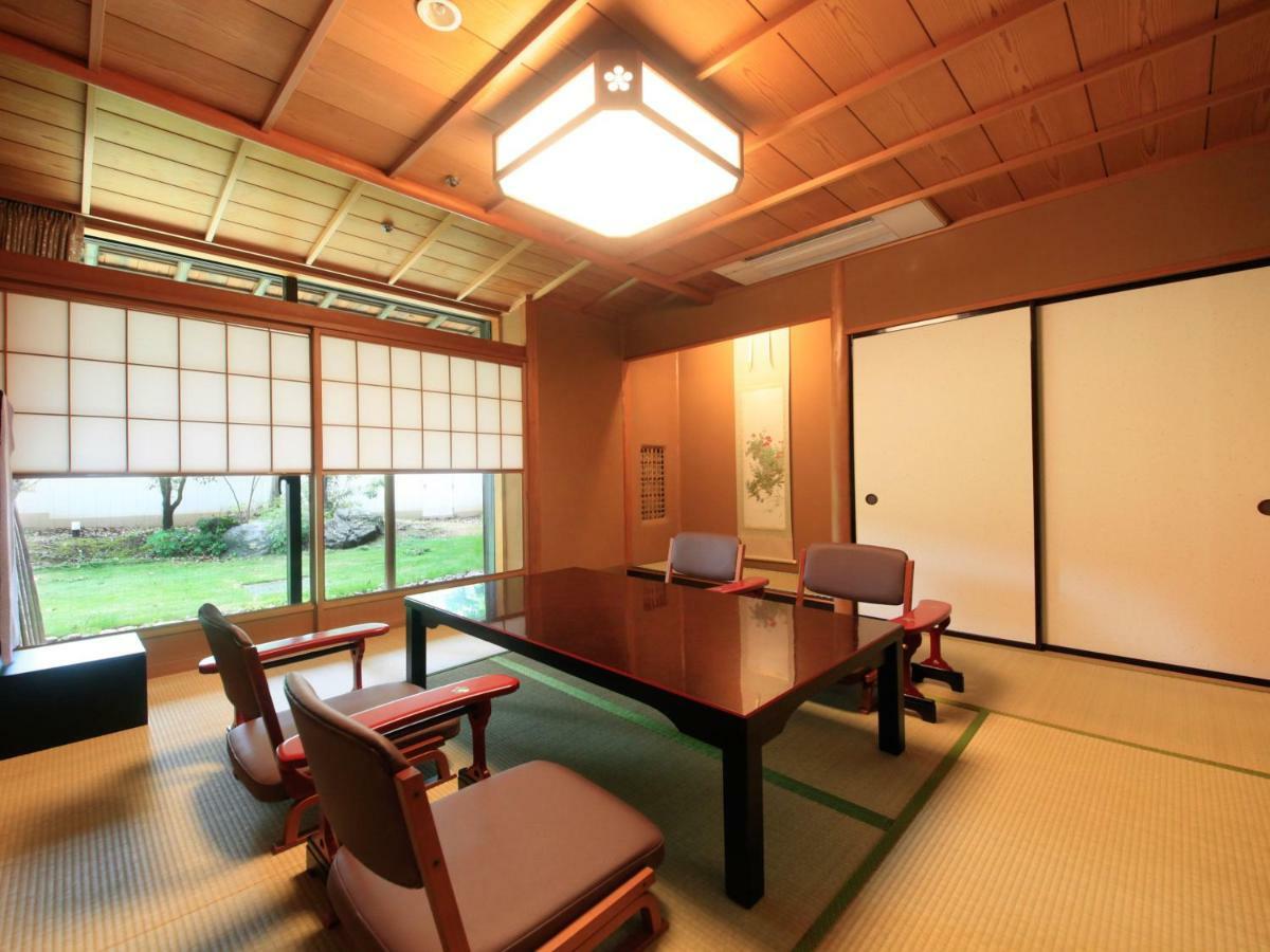 מלון Yamashiro Onsen Miyabi No Yado Kaga Hyakumangoku מראה חיצוני תמונה