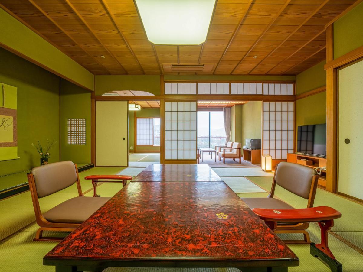 מלון Yamashiro Onsen Miyabi No Yado Kaga Hyakumangoku מראה חיצוני תמונה